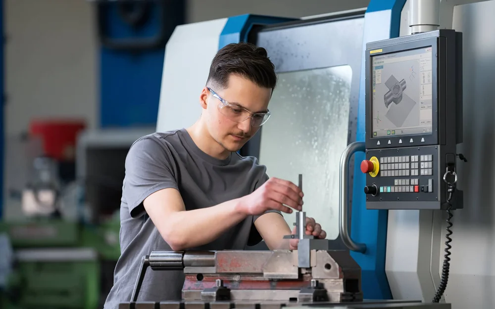 Polymechaniker/in EFZ | Lehre in der Tech-Industrie